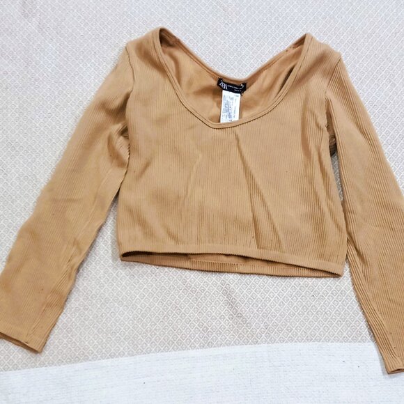 Cropped Top - Picture 1 of 3